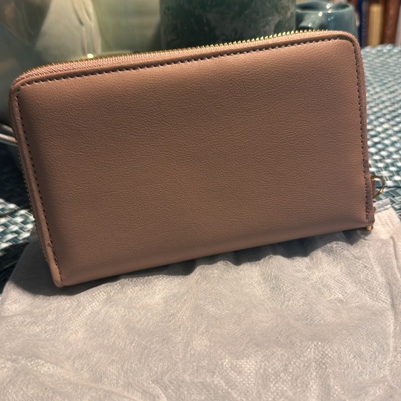 NWOT Forever Lovely Crossbody Wallet - Dusty Rose Pink - Picture 2 of 5